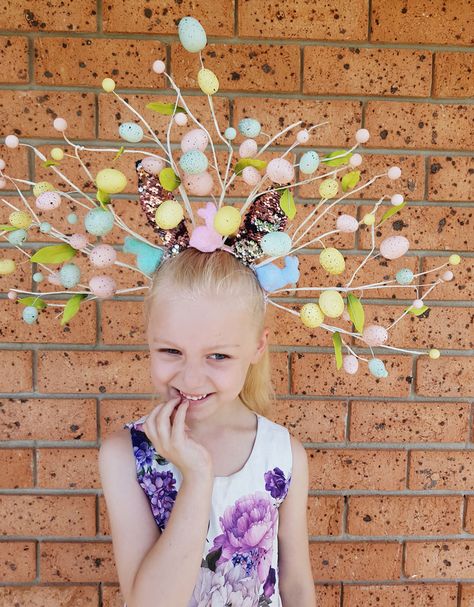 DIY Easter Egg headband for School Hat Parades | Easy TUTORIAL | Now thats Peachy Girls Easter Bonnet, Easter Bonnet Competition, Easter Hat Parade, Parade Ideas, Easter Crafts For Adults, Easter Costume, Easter Headbands, Easter Hat, Easter Hats