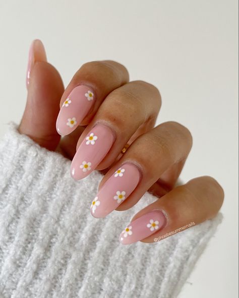 Easy Plain Nails, Pink Nails With White Daisy, Plain Nail Art Ideas, Pink Floral Almond Nails, Nails With Flowers On One Finger, Simple Daisy Nail Art, Pale Pink Nails With Flowers, Simple Nail Designs Round, Pastel Pink Nails With Flowers