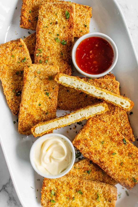 This Crispy Breaded Tofu recipe is easy to make in the air fryer or oven baked. It's crispy on the outside and soft in the middle Crispy Tofu Air Fryer, Tofu Air Fryer, Resep Vegan, Breaded Tofu, Tofu Sandwich, Creamy Feta, Crispy Tofu, Baked Tofu, Fried Tofu