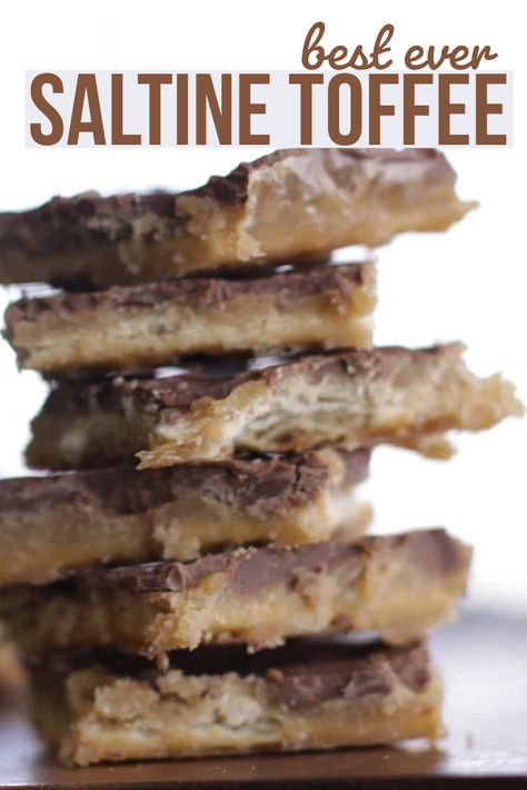 Cracker Toffee Recipe, Saltine Cracker Recipes, Toffee Dessert, Saltine Cracker Toffee, Saltine Cracker, Saltine Toffee, Cracker Toffee, Toffee Recipe, Toffee Bars