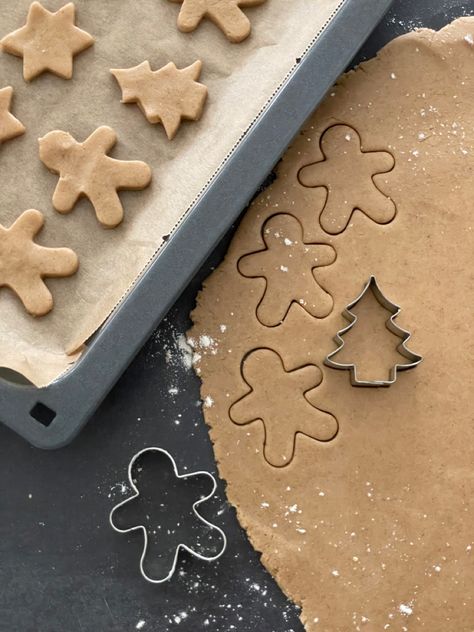 Aesthetic Winter Photos, Aesthetic Christmas Food, Christmas Time Aesthetic, Christmas Baking Gingerbread, Christmas Dreaming, Cosy Christmas, Christmas Feeling, Christmas Inspo, Winter Vibes