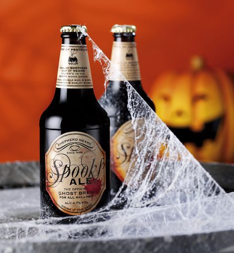 Spooks Ale Halloween Promotion, Lantern Photography, Marketing Packaging, Beer Bottle Design, Beer Promotion, Heineken Experience, Halloween Beer, Pumpkin Ale, Organic Remedy