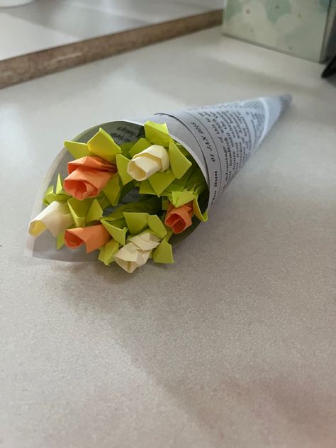 Post It Notes Flower Bouquet, How To Make A Post It Note Bouquet, Post It Note Bouquet, Post It Note Flower Bouquet, Post It Flower Bouquet, Mini Flowers, Post It Note, Paper Bouquet, Bunny Basket