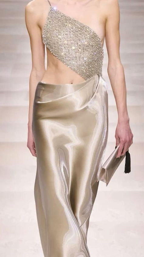 Fashion Runway Aesthetic, Modelling Aesthetic, Runway Aesthetic, Marchesa Spring, Runway Fashion Couture, Sequin Outfit, Dream Wedding Ideas Dresses, Beautiful Costumes, Armani Prive