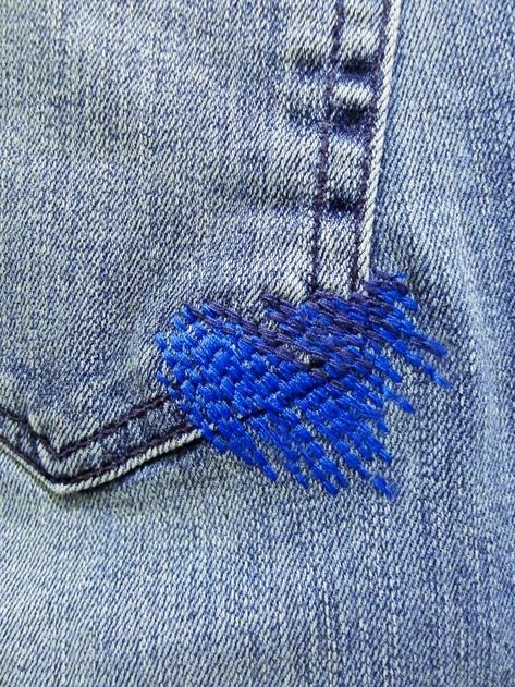 Visible Mending Jeans, Visible Mending Stitches, Mending Clothes, Clothes Embroidery Diy, Make Do And Mend, Sashiko Embroidery, Visible Mending, Repair Clothes, Embroidery On Clothes