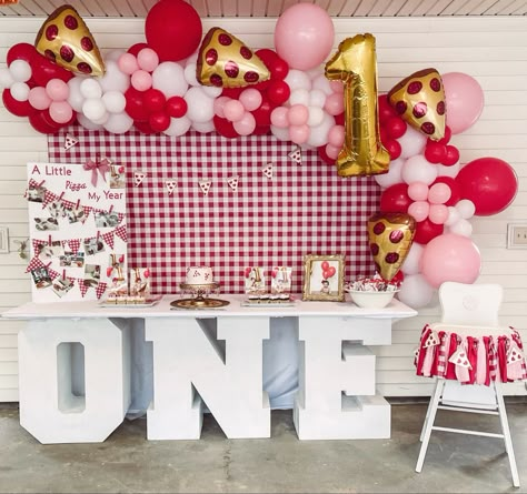 Pizza Party Decorations Birthday, Pizzeria 1st Birthday, Pizza Bday Party Ideas, Pizza Themed 3rd Birthday Party, Two Year Old Pizza Birthday Party, Pizza Party Balloon Arch, Pizza Theme 1st Birthday, Brunch Any One Birthday, First Slice Of Life Birthday