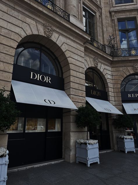 Paris Old Money Aesthetic, Champs Elysees Aesthetic, Old Money Shopping, Dior Old Money, Bloxburg Paris, Paris Old Money, Money Core, Old Money Y2k, Jade West Style