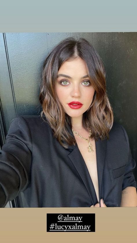 Medium Brown Hair Green Eyes, Brunette Balayage Hair Green Eyes, Brunette Shoulder Length Hair, Burnette Hair, Lucy Hale Hair, Hair Colour For Green Eyes, Natural Brown Hair, Brown Hair Green Eyes, Beachy Waves Hair