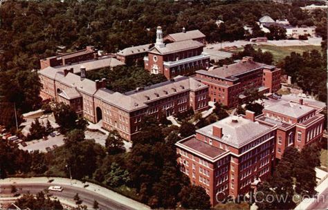 Manhattan College, Vintage Graduation, Bronx Nyc, College Aesthetic, New York Life, Interesting Places, Architectural Elements, College Art, Riverdale