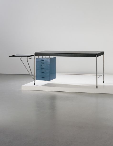 ARNE JACOBSEN Rare desk, designed for the American Scandinavian Foundation, New York, 1952 Bauhaus Desk, Architect Desk, Simple Furniture Design, Architects Desk, Vintage Furniture Design, Unique Furniture Design, Inexpensive Furniture, Bauhaus Style, Workplace Design