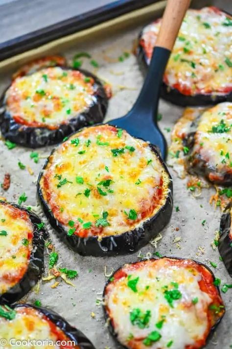 Cheesy Eggplant Bake, Eggplant Marinara Recipes, Mini Eggplant Recipe, Cheesy Eggplant, Eggplant Bites, Eggplant Marinara, Eggplant Recipes Healthy, Eggplant Appetizer, Marinara Recipe