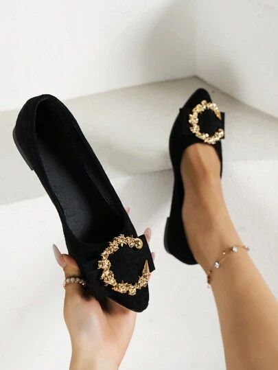 Stylish Flat Shoes, Black Pointed Toe Flats, Black Flat Shoes, Look Formal, Comfortable Walking Shoes, Rose Shoes, Black Flats Shoes, High Heel Slippers, Heel Slippers