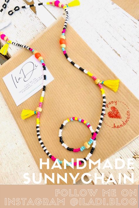 Spectacle Chain Diy, Glasses Strap Diy, Eyeglass Jewelry, Tassel Crafts, Diy Bracelets Tutorials, Art Jewelry Design, Beaded Jewelry Necklaces, Bracelets Handmade Diy, Moms Crafts