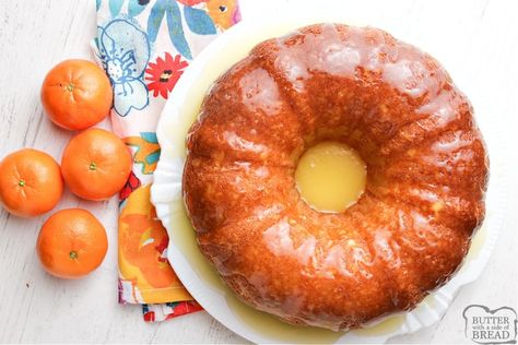 Orange Bundt cake with orange glaze Orange Juice Bundt Cake Recipe, Orange Bunt Cake, Orange Pineapple Cake Recipe, Orange Juice Cake Recipe, Recipe With Orange Juice, Orange Bundt Cake Recipe, Lemon Buttermilk Pound Cake, Bundt Cake Glaze, Orange Juice Cake