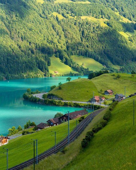 Lungern Switzerland, Nature Background Images, Beautiful Landscape Photography, Dreamy Landscapes, Nature Drawing, Newborn Babies, Beautiful Places Nature, Nature Gif, Beautiful Scenery Nature