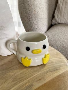 Earthy Ceramic Mugs, Cute Diy Mugs Designs, Cute Things To Make In Ceramics, Animal Piggy Banks Ceramics, Mug With Face Ceramics, Cute Cups Ceramic, Duck Pinch Pot, Duck Mug Pottery, Diy Gifts For Coffee Lovers