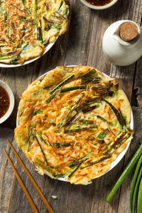 Yachaejeon Recipe, Pajeon Recipe, Korean Scallion Pancake, Korean Pancake Recipe, Scallion Pancake Recipe, Korean Pancake, Vegetable Pancakes, Scallion Pancakes, Bawang Bombay