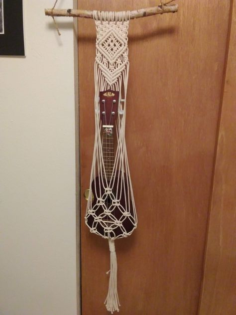 Diy Ukulele Hanger, Crochet Ukulele Hanger, Macrame Ukulele Hanger Diy, Macrame Guitar Strap Diy, Macrame Ukulele Hanger Tutorial, Macrame Guitar Hanger, Ukulele Diy, Macrame Ukulele Hanger, Ukulele Holder