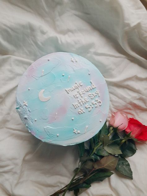 Txt Inspired Cake, Txt Cake Ideas, Txt Birthday Cake, Txt Cake, Minimalist Cake, Baking Project, Bday Cake, Pretty Birthday Cakes, Cute Birthday Cakes