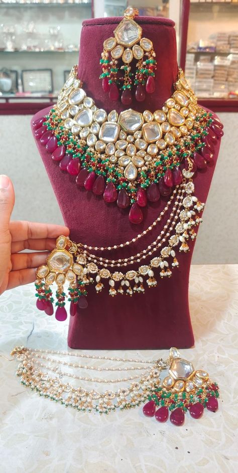 Latest Indian Bridal Jewelry Sets, Ethereal Jewelry, Flower Jewelry Designs, Bridal Jewelry Sets Brides, Bridal Jewellery Inspiration, Indian Wedding Jewelry Sets, Bridal Necklace Designs, Neck Pieces Jewelry, Bridal Jewels