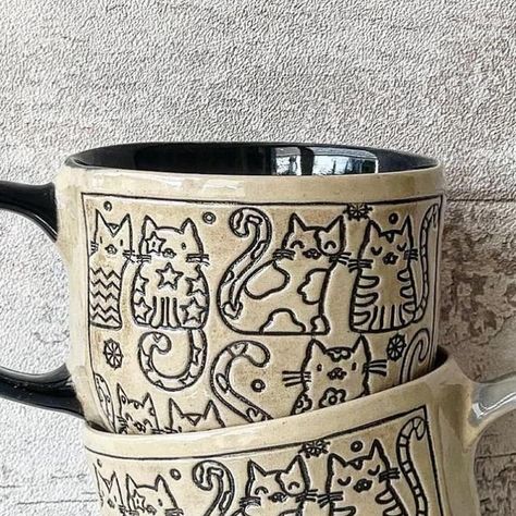 Pottery To Go Mug, Ceramic Art Cat, Cat Ceramic Mug, Ceramics Cat, Cat Ceramics, Mug Clay, Cat Pottery, Coffee Mug Designs, Mug Aesthetic