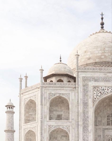 This is the Taj Mahal, located in Agra, India. The Taj Mahal exemplifies the use of White Marble in Islamic architecture. The Taj Mahal was built in memory of Shah Jahans wife, Mumtaz, from 1631 to 1648. The entirety of the mausoleum is constructed out of white Makrana marble. The use of the material was representational of the sacredness of the space and is a symbol for purity and love. The interior features marble ornamentation with colored arabesque and calligraphic inlays and carvings. Taj Mahal Drawing, Taj Mahal Art, Taj Mahal Quartzite, Taj Mahal India, Agra Fort, Travel Noire, 10 Interesting Facts, Timeless Architecture, Neoclassical Architecture