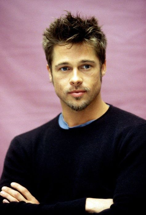 90s Men Hairstyles, Brad Pitt Short Hair, Brad Pitt Haircut, Brad Pitt Style, Brad Pitt Hair, 2000s Hair, Teen Haircuts, Brad Pitt Photos, Mens Haircuts Short Hair