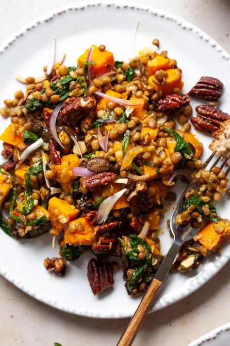 Roast Pumpkin and Lentil Salad - Vibrant plate Pumpkin And Lentil Salad, Pumpkin Recipes Salad, Pumpkin Lentil Salad, Vegan Autumn Salad, Lentil Thanksgiving Recipes, Fall Salad Vegan, Vegetarian Dinner Salad, Roasted Veg Salad Recipes, Healthy Vegetarian Salads