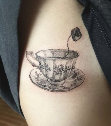 Tea Cup Tattoo Small Vintage, China Cup Tattoo, Tea Cup And Saucer Tattoo, Teacup Art Drawing, Teacup And Saucer Tattoo, Teapot And Teacup Tattoo, Vintage Teacup Tattoo, Teapot Tattoo Vintage, Tea Cup Tattoo Vintage