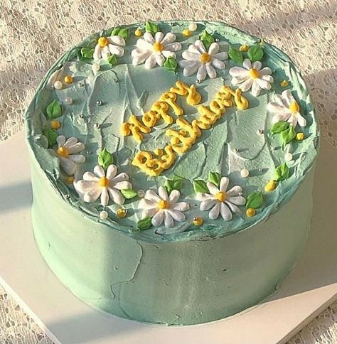 #sagegreen #green #sagegreenoutfit #greenoutfit #model #kyliejenner #bellahadid #kendalljenner #gigihadid #catwalk #run #aestethic #sagegreenaestethic #fashion #fashionaestethic Minimalist Cakes, Sommer Mad, Aesthetic Birthday, Pastel Cakes, Korean Cake, Simple Cake Designs, 18th Birthday Cake, Cake Inspo, Simple Birthday Cake