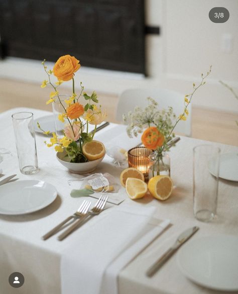 Minimal Tablescape, Casual Wedding Ideas, Wedding Table Florals, Wedding Table Vases, Glass Vases Centerpieces, Citrus Wedding, Boda Diy, Wedding Vases, Minimal Wedding