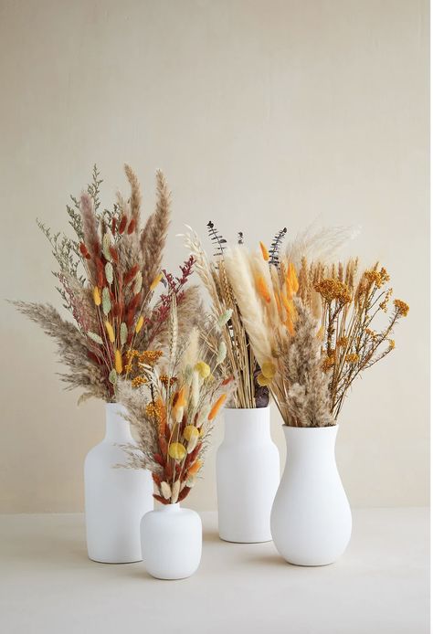 Brown Pampas, Bud Vases Wedding, Rice Flower, Minimalistic Home, Dried Wheat, Small Vases, Simple Wedding Centerpieces, Billy Balls, Home Floral Arrangements