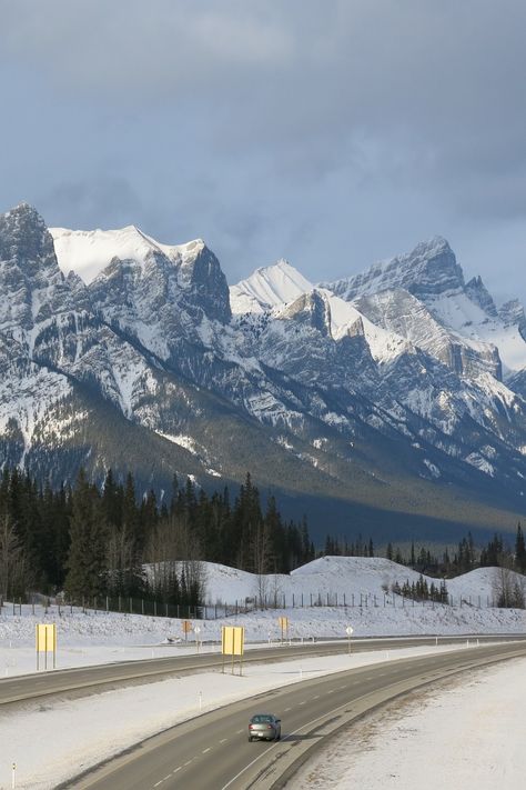 Winter in Alberta is stunningly beautiful. Here's a story I posted on Canadian Travel News. https://canadiantravelnews.ca/2020/12/02/alberta-in-winter-majestic-mountains-and-glorious-sunshine/ Edmonton Alberta Winter, Calgary Snow, Canadian Mountains, Canada Mountains, Alberta Travel, Calgary Alberta Canada, Canadian Winter, Canadian Travel, Dream Place