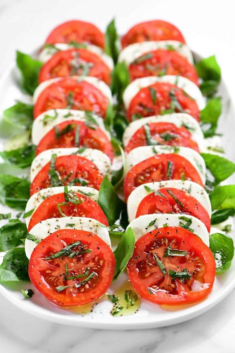 Tomatoes With Mozzarella, Sliced Tomatoes With Mozzarella Cheese, Fresh Mozzarella Tomato And Basil, Authentic Italian Caprese Salad, Heirloom Tomato Caprese Salad, Mozerella Tomato Balsamic, Caprese Cabobs, Caprese Salad Presentation, Tomato Basil Cheese Appetizer