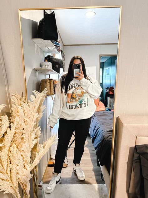 Oversized Crewneck Outfit Winter, Crewneck Outfit Winter, Oversized Crewneck Outfit, Travel Day Outfit, Crewneck Outfit, Airport Travel Outfits, Airport Travel, Oversized Crewneck, Day Outfit