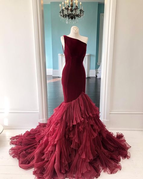 HIT or MISS? ❤️ Do you think we'll see a similar #SherriHill gown on the #MissUSA stage?!  Want to see your gown featured? Just use our hashtag #PageantPlanetHITorMISS! Prom Dress One Shoulder, Red Mermaid Prom Dress, Burgundy Evening Dress, Robes Glamour, Gaun Fashion, Mermaid Prom Dress, Cheap Evening Dresses, Velvet Gown, Dress One Shoulder