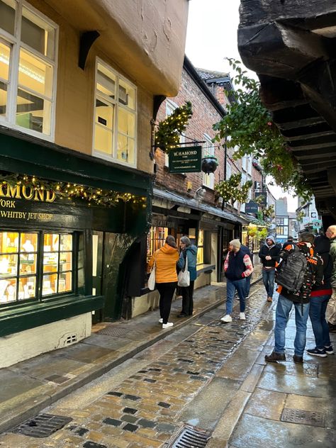 York England Christmas, Christmas Markets Aesthetic, York Christmas Market, Markets Aesthetic, Winter Uk, Future Aesthetic, Christmas In England, York Christmas, England Aesthetic