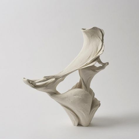 Japanese Fine Art, White Sculpture, Organic Ceramics, Wind Direction, Sculptures Céramiques, Arte Inspo, Japanese Pottery, September 10, Japanese Ceramics