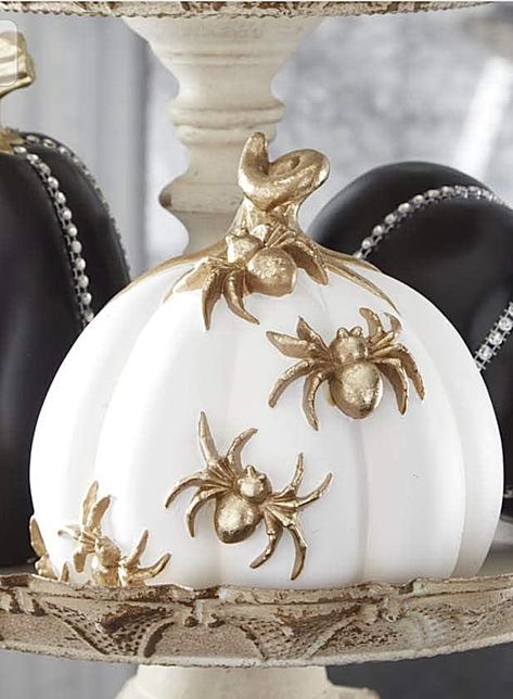 Resin Pumpkin, Chic Halloween Decor, Classy Halloween Decor, Fall Pumpkin Crafts, Fall Decor Diy Crafts, Halloween Tablescape, Casa Halloween, Classy Halloween, Halloween Table Decorations