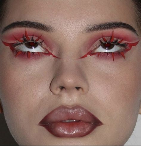 Everyday Eyeliner, Red Eyeshadow Look, Red Eyeliner, Red Eye Makeup, Red Eyeshadow, Best Makeup Tips, Red Makeup, Creative Eye Makeup, Makeup Obsession