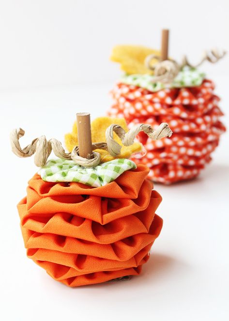 Fall Sewing Projects, Fall Pumpkin Crafts, Fall Decor Diy Crafts, Halloween Sewing, Yo Yos, Fall Sewing, Yo-yos, Fall Halloween Crafts, Fall Crafts Diy