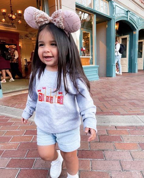 Toddler Disney Outfit, Disney Outfits Winter, Disneyland With A Toddler, Disney Outfits Girls, Disney Toddler Outfits, Kids Disney Outfits, Disney With A Toddler, Disney World Outfits, Disney Toddler