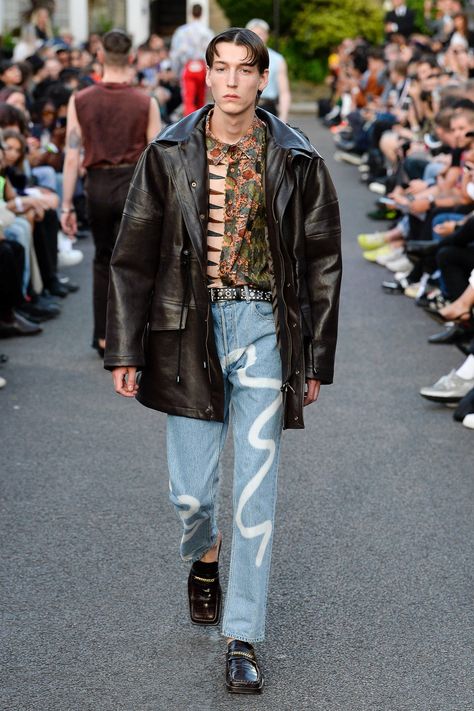 Martine Rose Spring 2019 Menswear London Collection - Vogue Martin Rose, London Fashion Week Mens, Mens Fashion Work, Martine Rose, Mens Fashion Business Casual, Mens Fashion Editorial, Mens Fashion Casual Winter, Urban Fashion Trends, Men Fashion Show