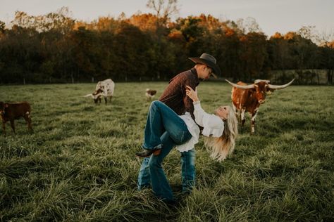 Jessie + Derek | ENGAGEMENT - westernweddingmagazine.com Longhorn Engagement Photos, Longhorn Photoshoot, Western Engagement Pictures, Future Couple, Western Engagement Photos, Livestock Branding, Fall Couple Pictures, Marriage Pictures, Fall Couple