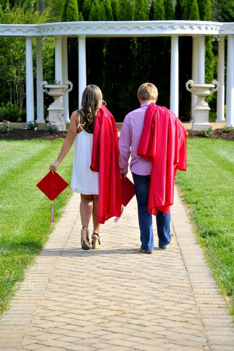 Brother Senior Pictures, Brothers Graduation Pictures, Twin Senior Pictures Sibling Poses, Sibling Graduation Photoshoot, Brother And Sister Senior Photo Ideas, Senior Sibling Picture Ideas, Siblings Graduation Photo Ideas, Sibling Senior Photos, Senior Pictures With Family