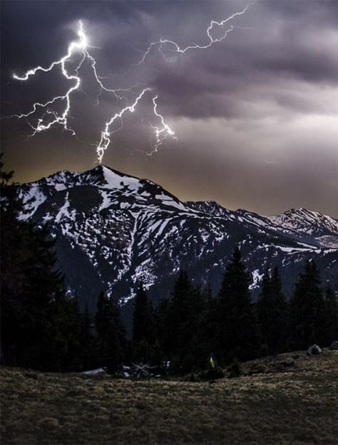 Stormy Mountain Aesthetic, Pretty Lightning, Carpathian Mountains Ukraine, Storm Mountain, Storm Tattoo, Lightning Storms, Lightning Cloud, Mountain Aesthetic, Carpathian Mountains