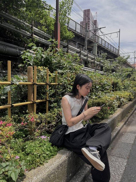 Japan Spring Style, Japan Fits Spring, Tokyo Spring Fashion, Japan Fits Summer, Issey Miyake Street Style, Japan Summer Outfit Street Style, Tokyo Summer Outfit, Japan Street Style Summer, Tokyo Street Style Summer