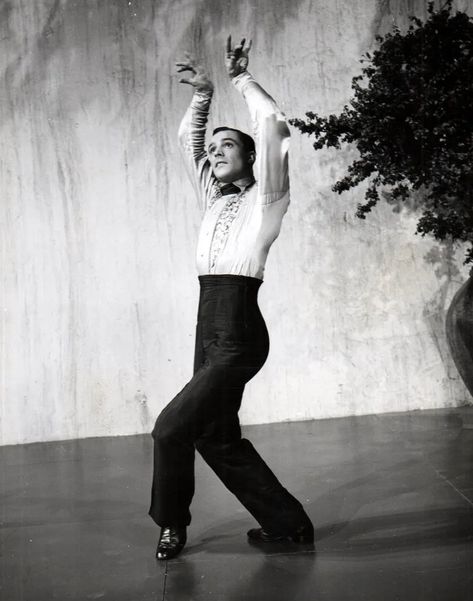 Gene Kelly in a production still for Anchors aweigh, 1945 Gene Kelly Dancing, Anchors Aweigh, Gene Kelly, Lauren Bacall, Hollywood Glamour, Anchors, Old Hollywood, Role Models, Dancing