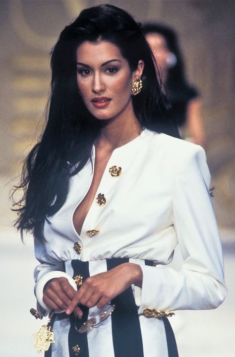 Yassmen Ghauri, Yaseem Ghauri, 90’s Supermodel, Yasmine Ghauri, Yasmin Ghauri, 90's Supermodels, Yasmeen Ghauri, Valentino Runway, Shalom Harlow