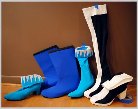 DIY boot covers tutorial look at part two too! Glove Tutorial, How To Make Boots, Boots Diy, Shoe Refashion, Boot Covers, Costume Tutorial, Cosplay Boots, Cosplay Tutorial, Costume Shoes